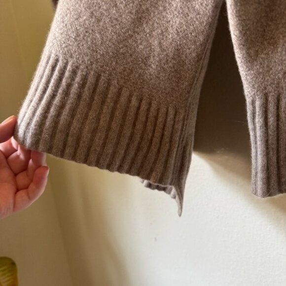 Everlane | Recycled Cashmere & Wool Turtleneck Sweater - Picture 5 of 8